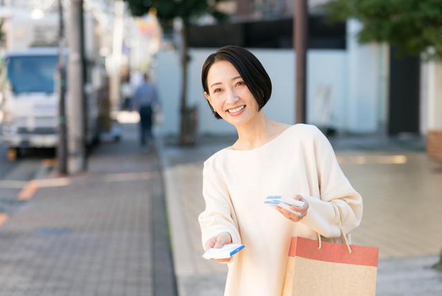 街頭配布に適したノベルティの特徴や製作時のポイント・おすすめグッズを紹介